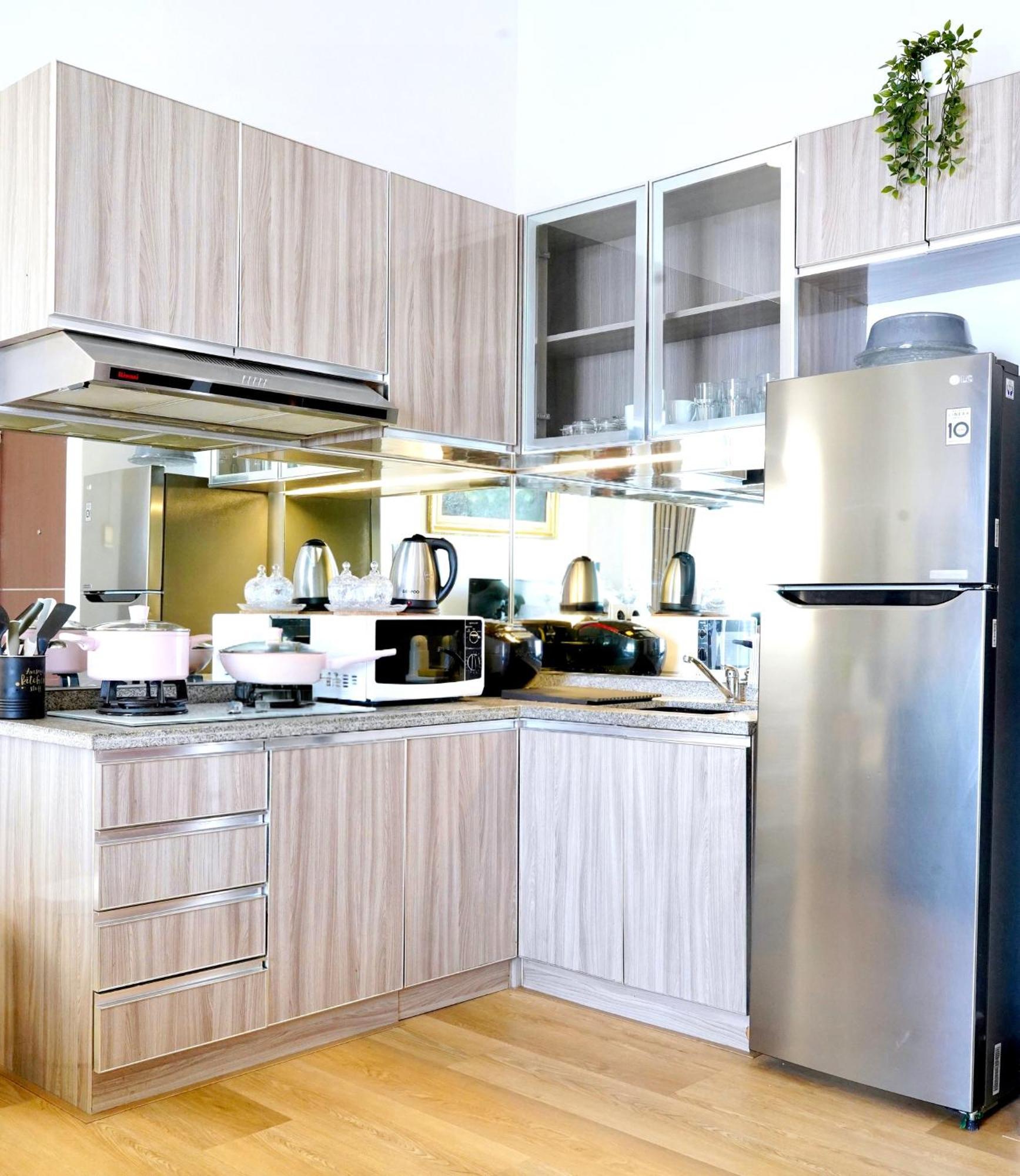 2Br Lucky Tower Residence Jakarta Old Town Top Floor Condo エクステリア 写真